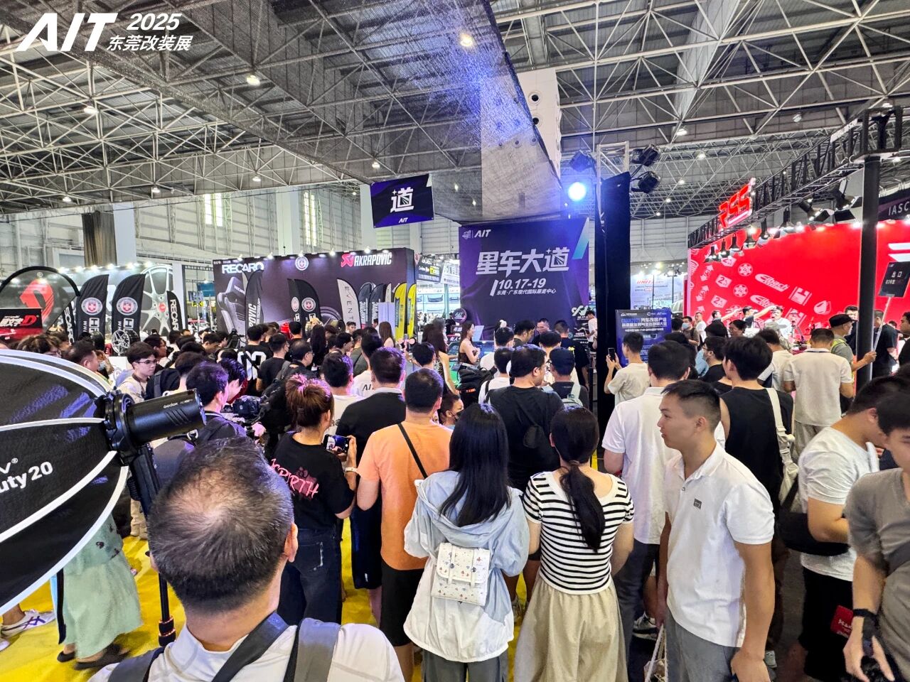 【今日亮点回顾】东莞AIT改装展现场持续火爆，改装文化热潮席卷东莞！